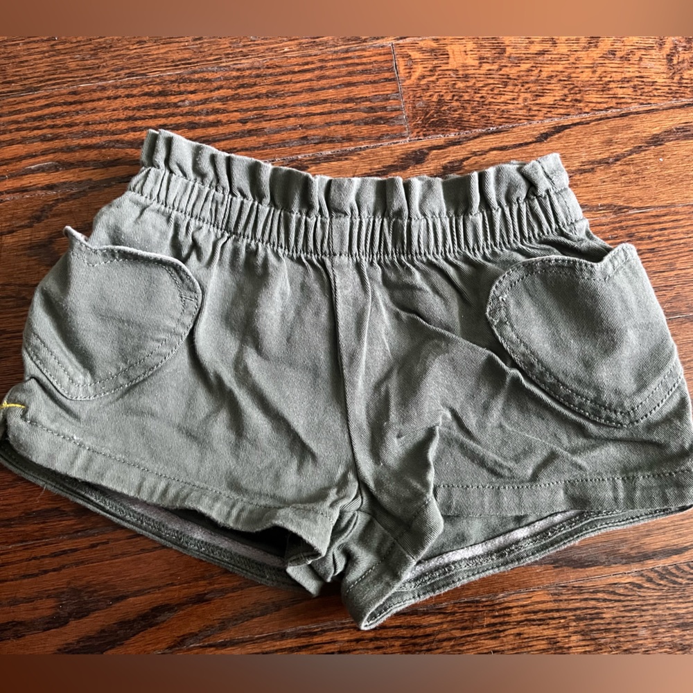 Mini Boden Girls Heart Cotton Shorts Olive size 3Y